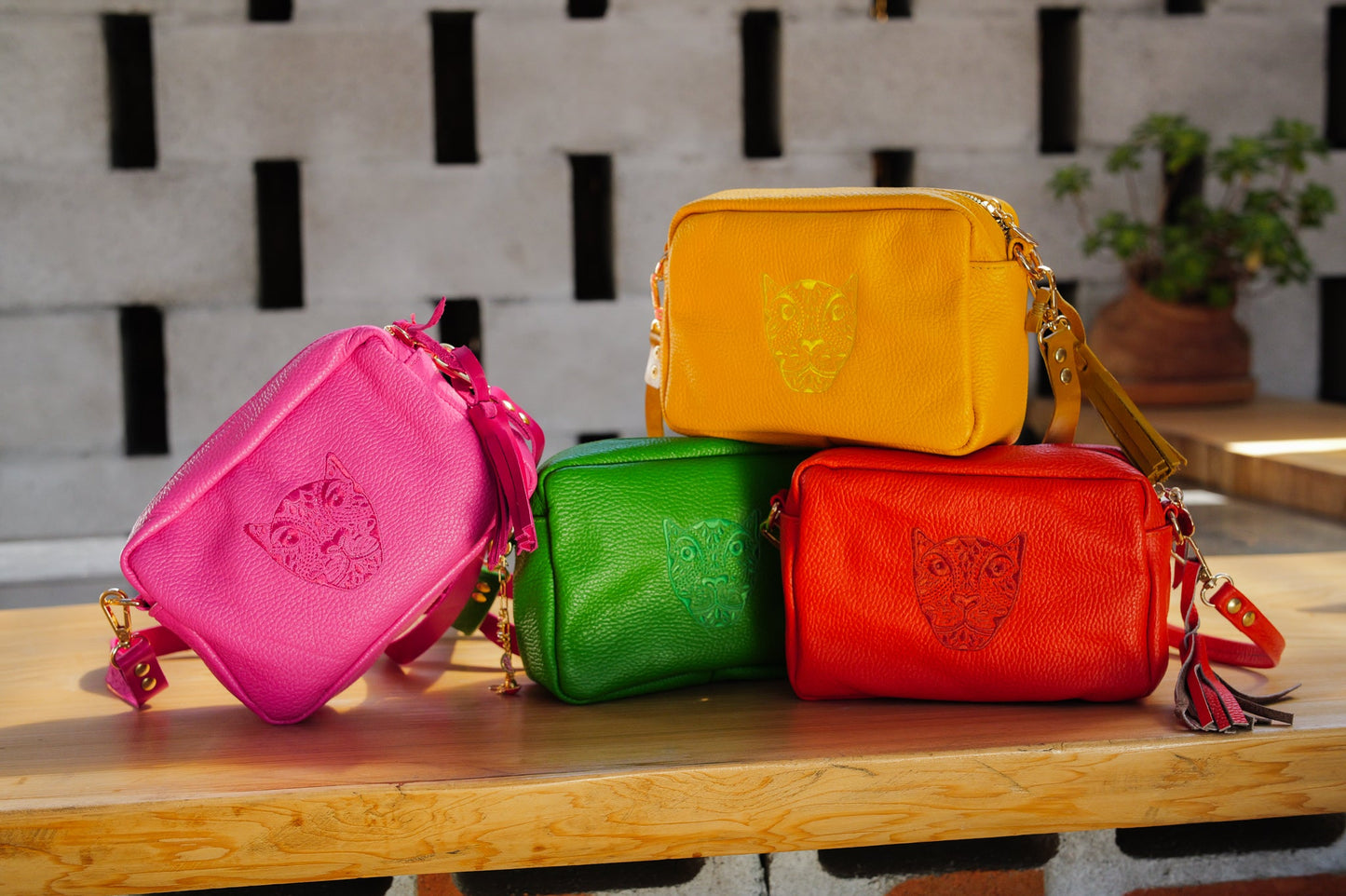 JAGUAR LUCIA CROSSBODY// HOT PINK