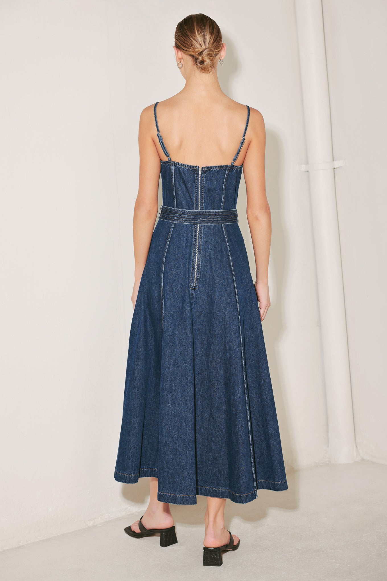 UNDERSTATED ICON DENIM MIDI DRESS